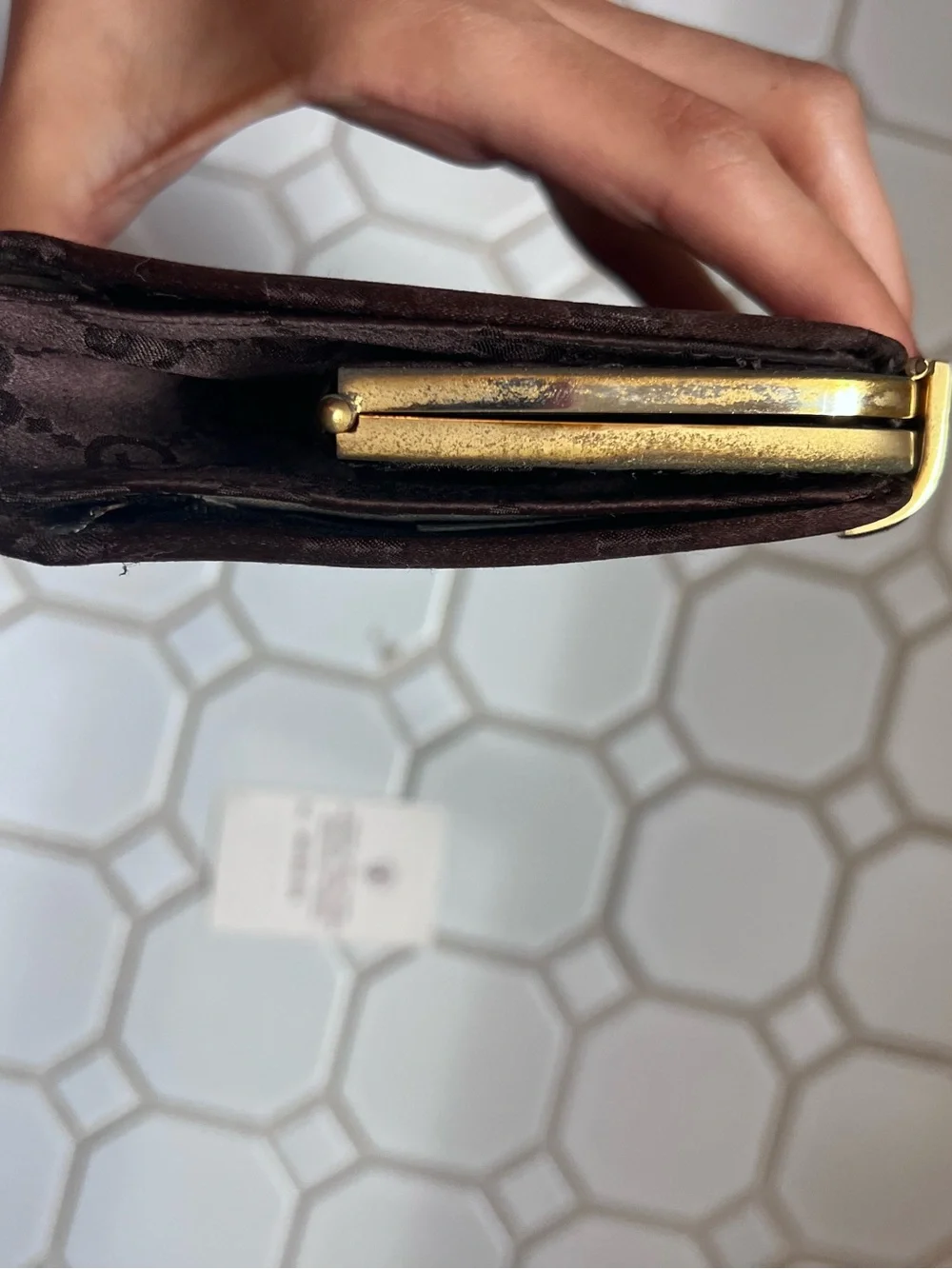 RARE vintage 1960s Gucci brown satin clutch 🤎